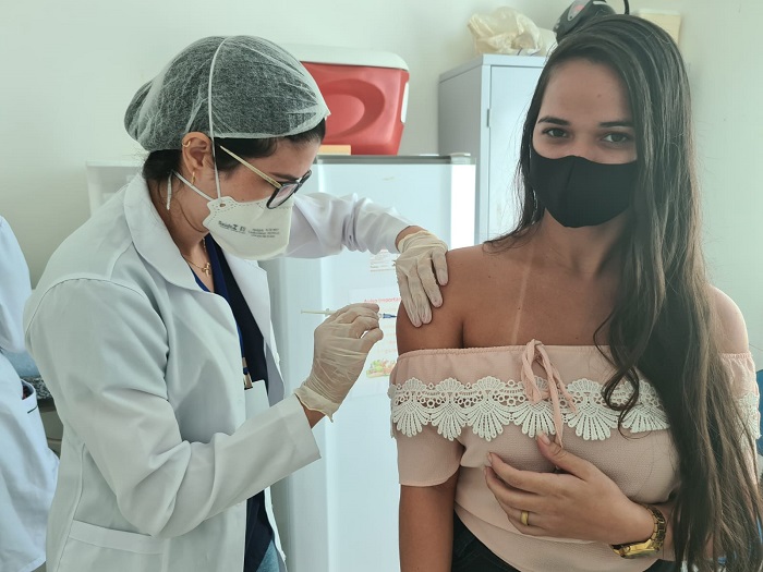 Secretaria de Saúde de Sousa realiza intenso trabalho de vacinação de 330 pessoas a partir de 24 anos 